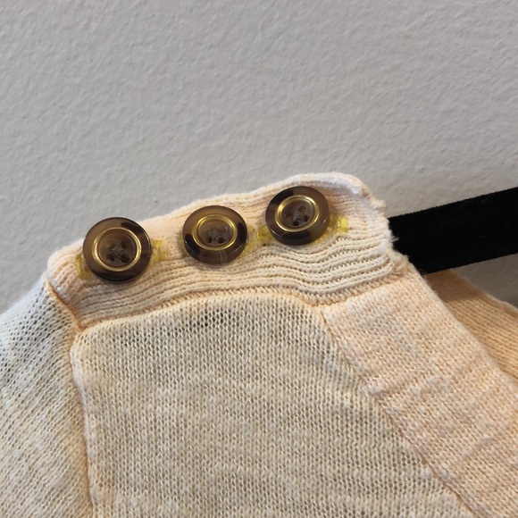 Pale yellow long sleeve top. - Picture 4 of 5